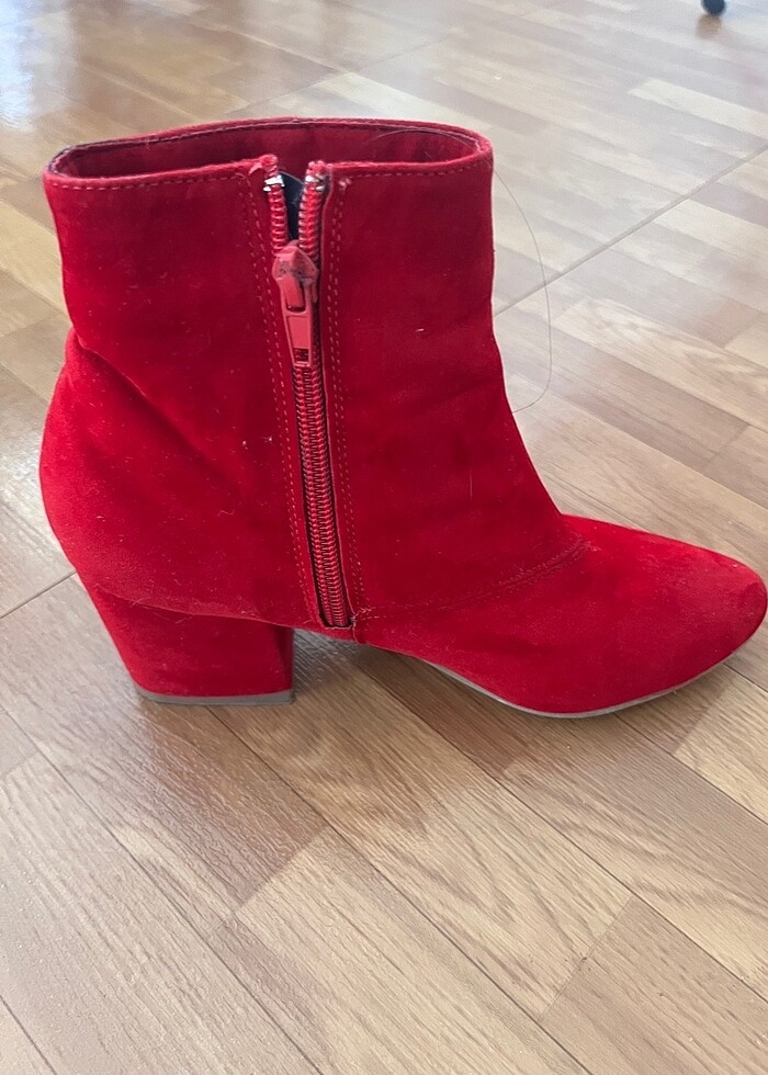 Kırmızı bot - Görsel 2