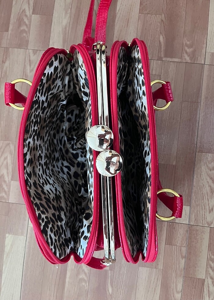 Kırmızı çanta - Görsel 3