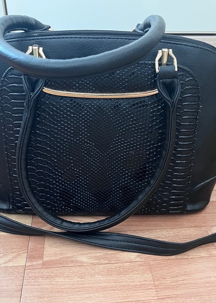 Siyah çanta - Görsel 2