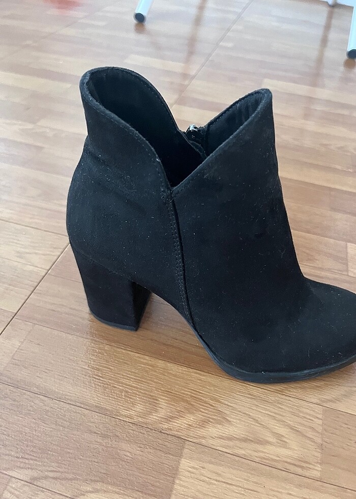 Siyah bot - Görsel 2