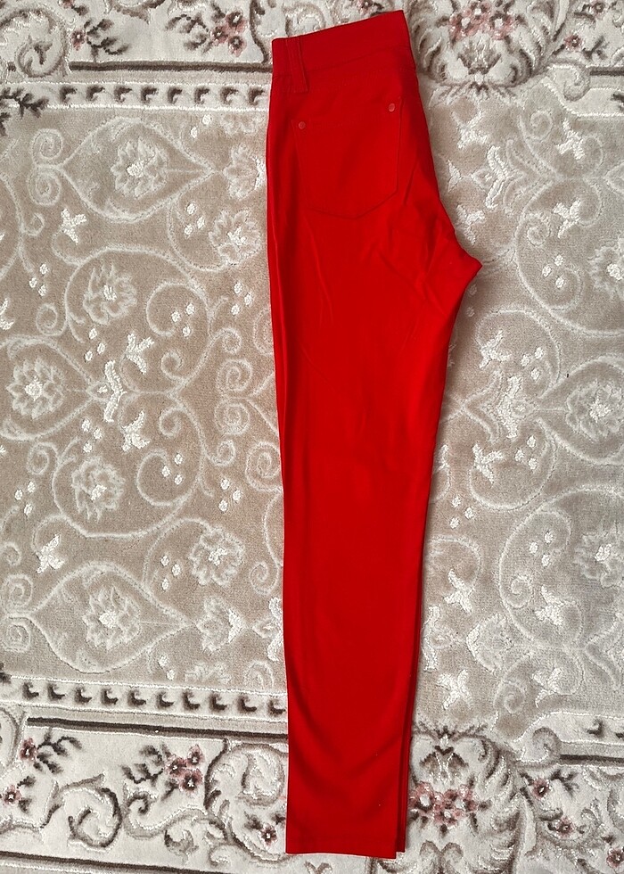 Kırmızı pantolon - Görsel 2