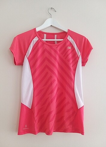 NEW BALANCE TSHIRT- S BEDEN- NAR ÇİÇEĞİ&BEYAZ KOMBİN RENK