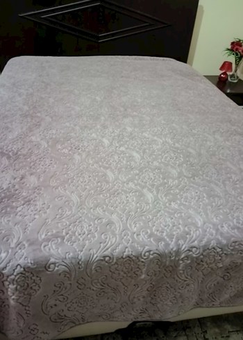 Gri Jakarlı Düz Yatak Örtüsü - Görsel 3