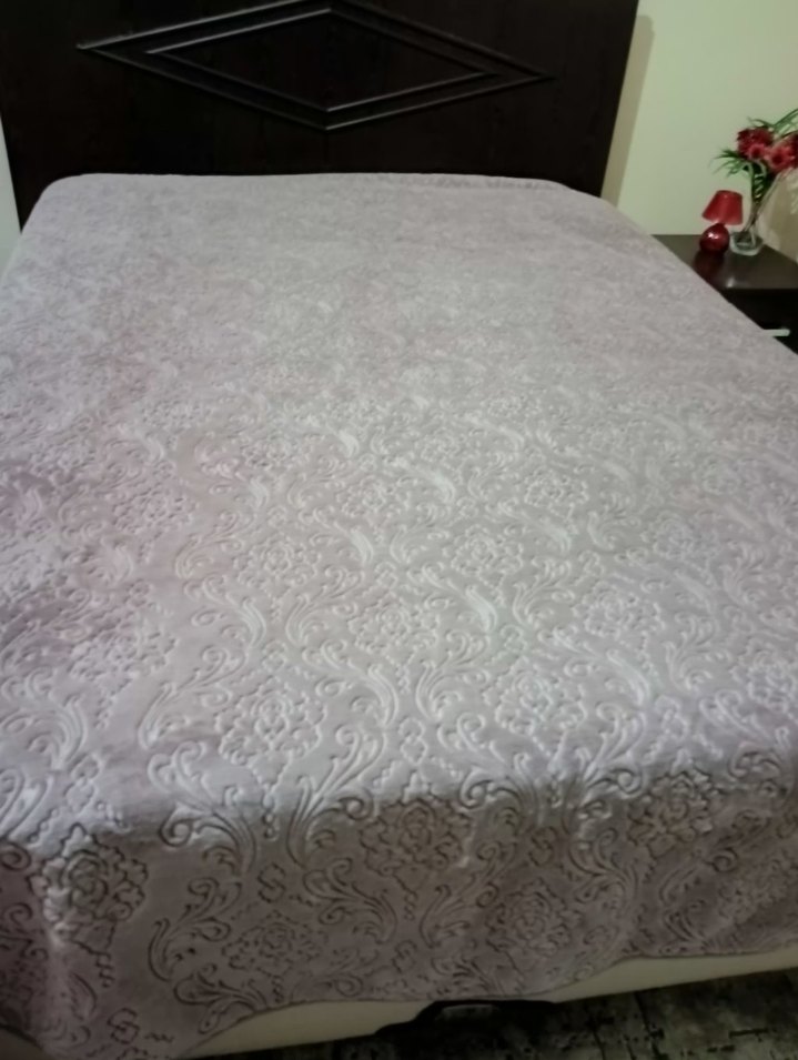 Gri Jakarlı Düz Yatak Örtüsü - Görsel 3