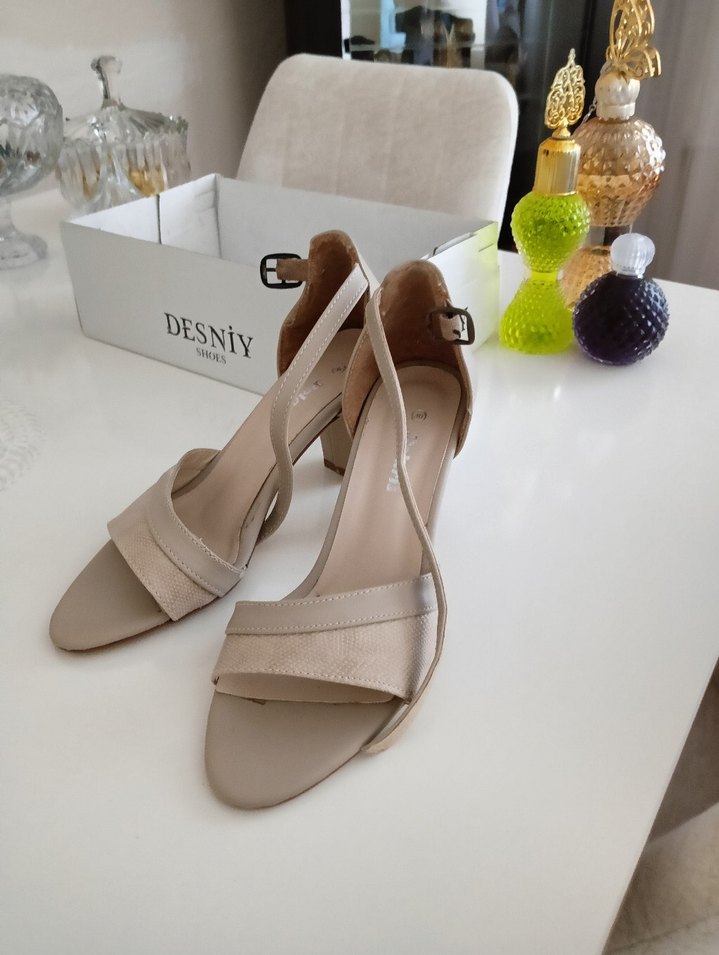 Bej Kadın Dolgu Topuklu Kemerli Ayakkabı - Görsel 3