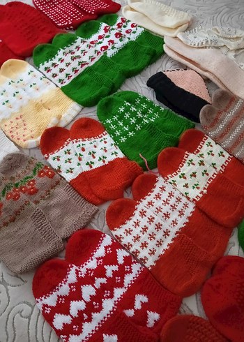 Renkli Geleneksel Örgü Eldivenler - Görsel 2