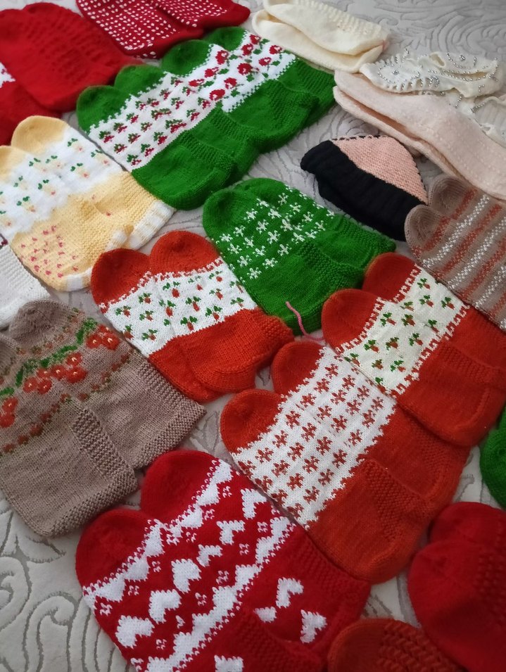 Renkli Geleneksel Örgü Eldivenler - Görsel 2