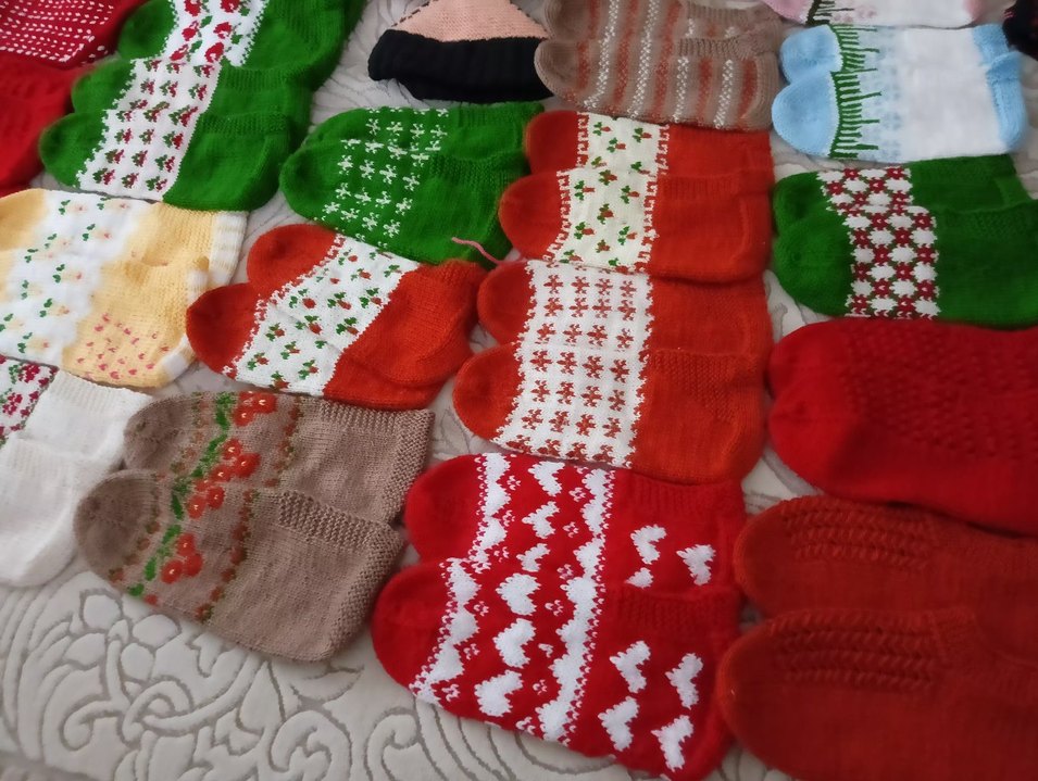 Renkli Geleneksel Örgü Eldivenler - Görsel 5