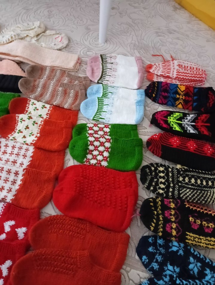 Renkli Geleneksel Örgü Eldivenler - Görsel 4