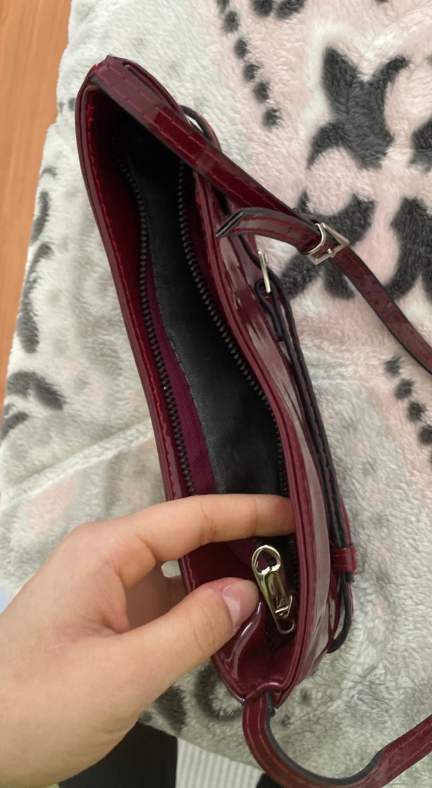 Bordo Parlak Deri Tokalı Kadın Çanta - Görsel 3