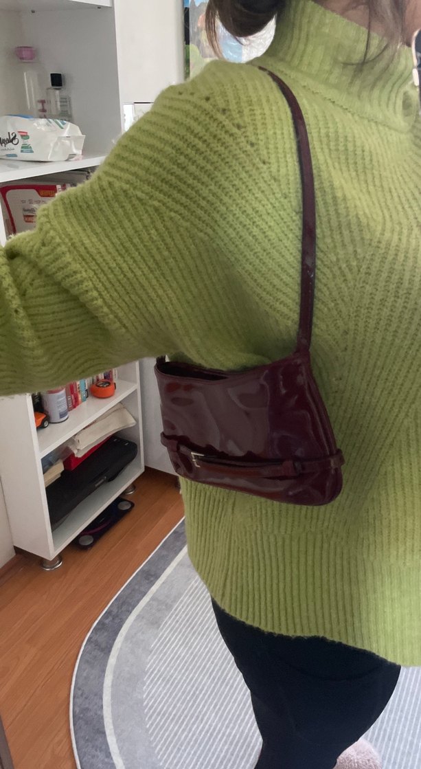 Bordo Parlak Deri Tokalı Kadın Çanta - Görsel 5