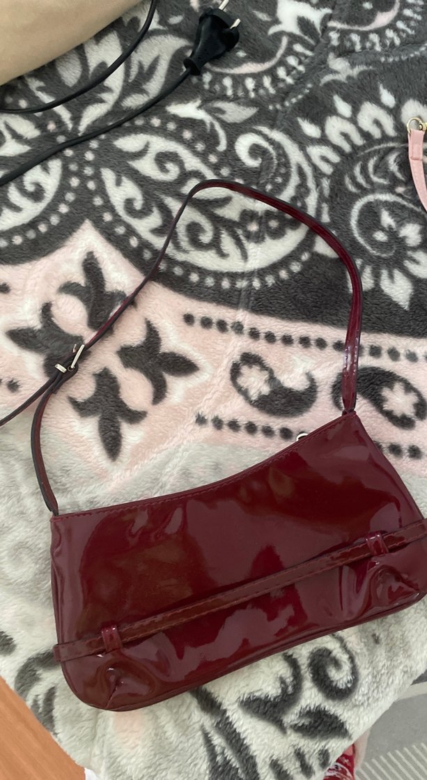 Bordo Parlak Deri Tokalı Kadın Çanta - Görsel 2