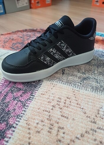 36 Beden siyah Renk Sıfır ürün bayan adidas spor ayakkabı