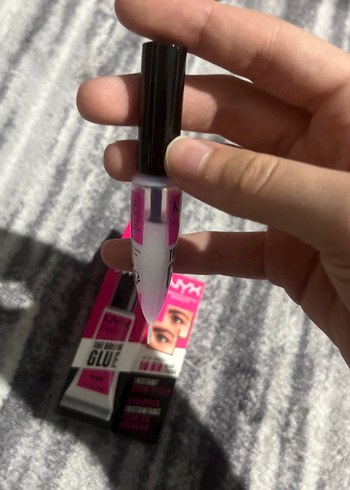 NYX The Brow Glue Şeffaf Kaş Jeli 16 Saat - Görsel 2