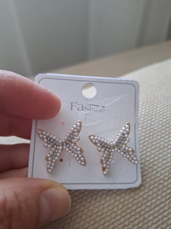 Beyaz Payetli Kelebek Küpe - Görsel 4