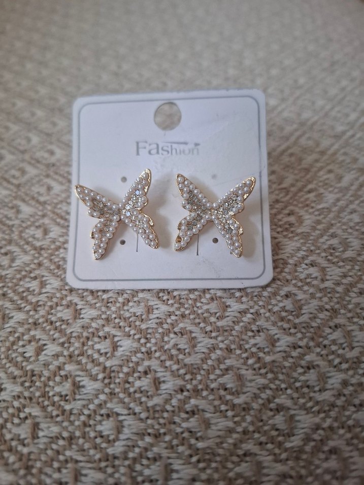 Beyaz Payetli Kelebek Küpe - Görsel 3