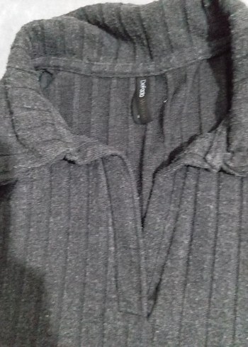 Gri V Yaka Düğmeli Kadın Triko - Görsel 3