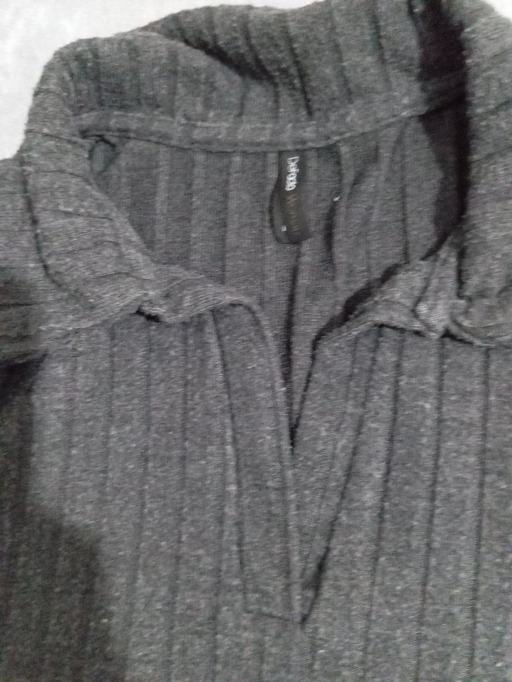 Gri V Yaka Düğmeli Kadın Triko - Görsel 3