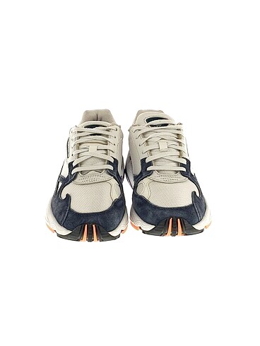 38 Beden Adidas Spor Ayakkabı %70 İndirimli.