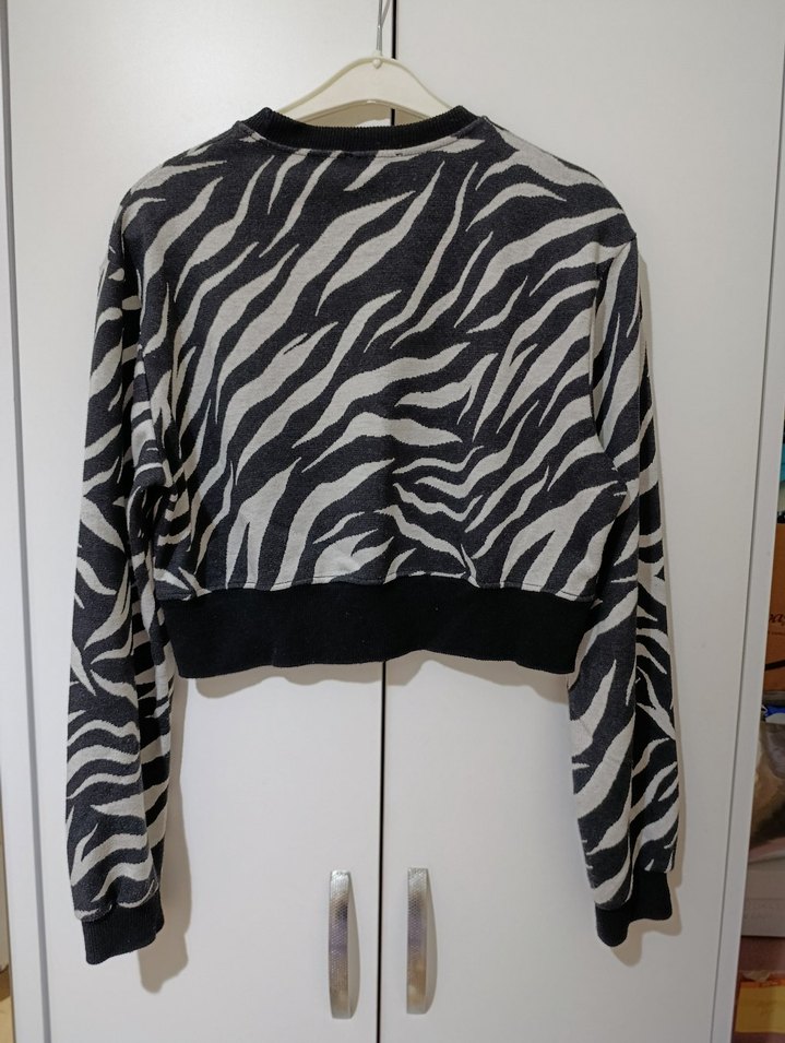 Kadın Siyah Beyaz Zebra Desenli Kısa Kazak - Görsel 4