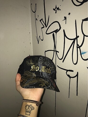 Ed hardy pislick şapka.