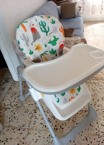  Beden Beyaz ve Gri Desenli Bebek Mama Sandalyesi