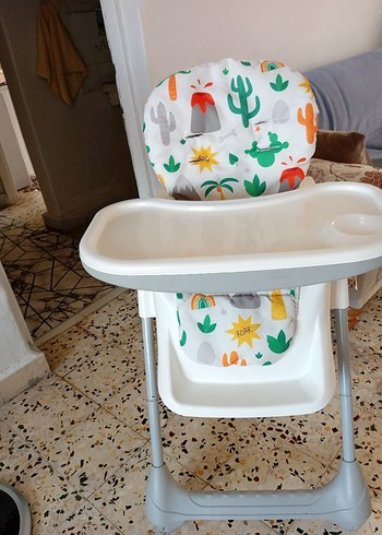 Diğer Beyaz ve Gri Desenli Bebek Mama Sandalyesi