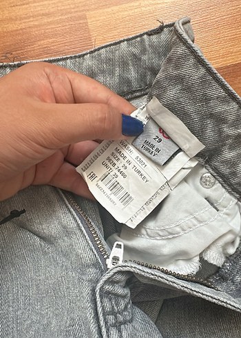 29 Beden Gri Yırtık Detaylı Salaş Kadın Kot Pantolon