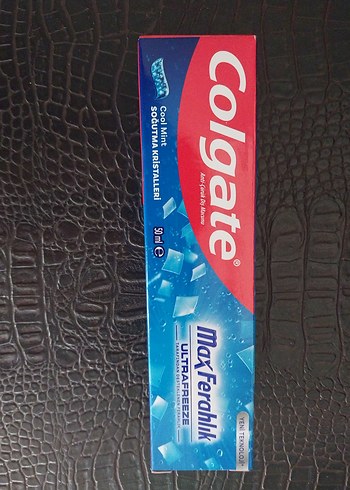 Colgate MaxFerahlik Diş Macunu 50 ml - Görsel 2