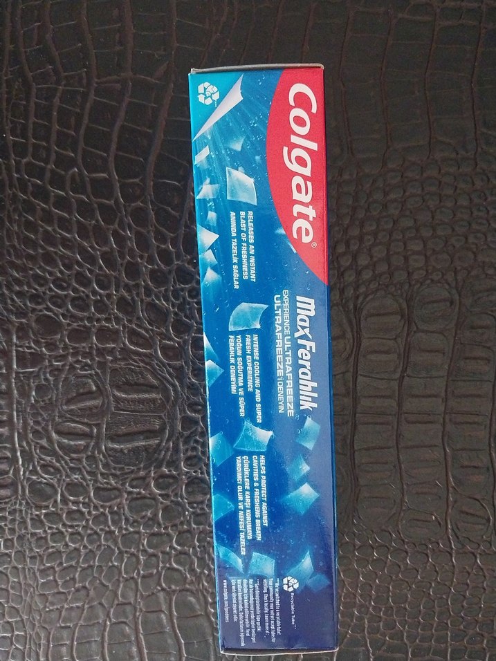 Colgate MaxFerahlik Ultrafreeze Diş Macunu 50 ml sifir urun - Görsel 3
