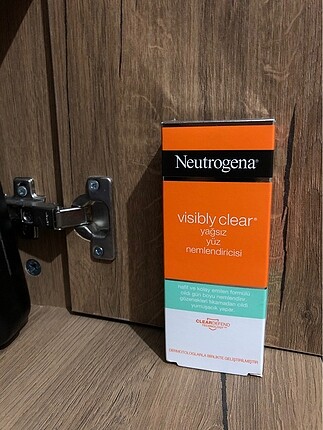 Neutrogena visibly clear yağsız yüz nemlendiricisi