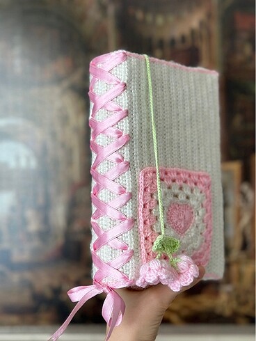 Pembe Çiçekli Kitap Kılıfı