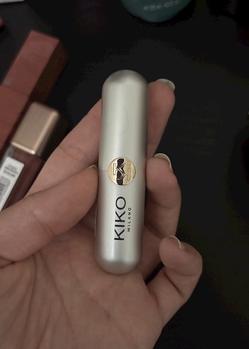 KIKO Milano Altın Detaylı Mat Gri Ruj