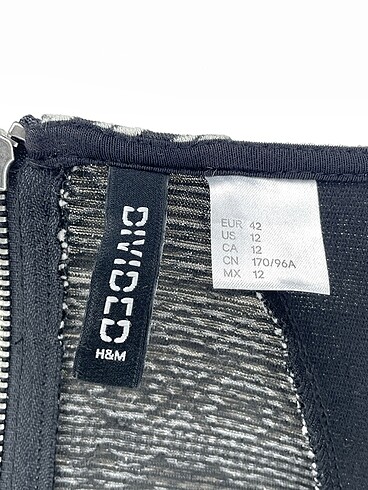 42 Beden siyah Renk H&M Kısa Elbise %70 İndirimli.
