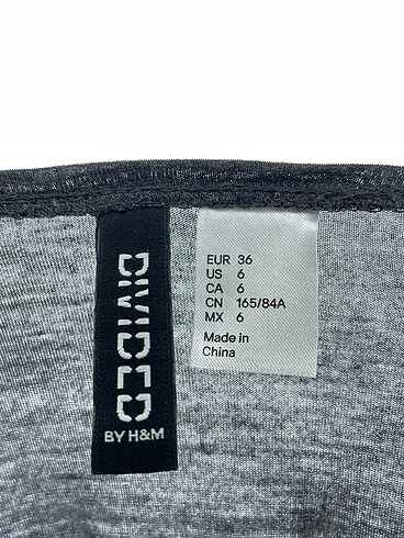 36 Beden siyah Renk H&M T-shirt %70 İndirimli.