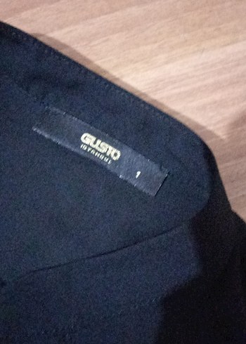 Gusto Düğmeli Siyah V Yakalı Kolsuz bluz - Görsel 7