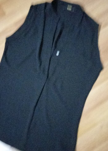 Gusto Düğmeli Siyah V Yakalı Kolsuz bluz - Görsel 5