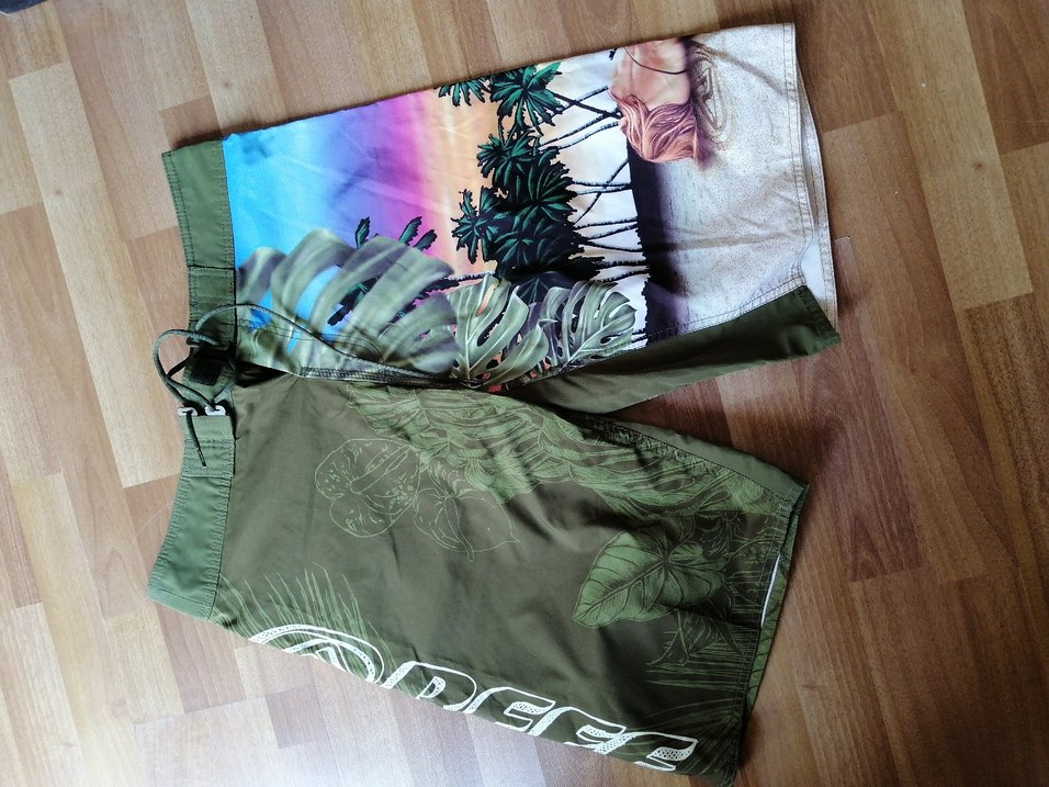 REEF şahane renkler 

Baskılı Yeşil Kemerli Erkek Mini Mayo - Görsel 2