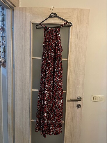 Siyah Kırmızı Detaylı Elbise
