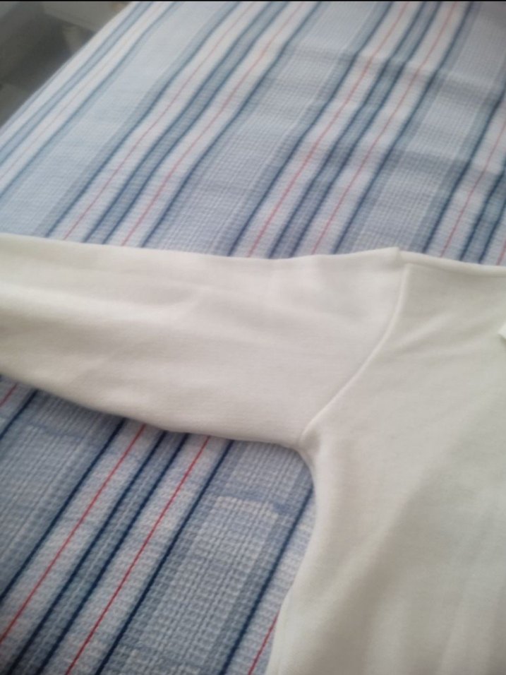 Nakışlı Beyaz Düğmeli Kısa Kollu Hırka - Görsel 5