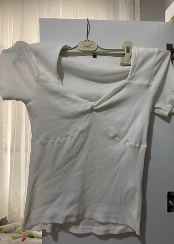 V Yaka Kısa Kollu Beyaz Kadın Tişört - Görsel 2