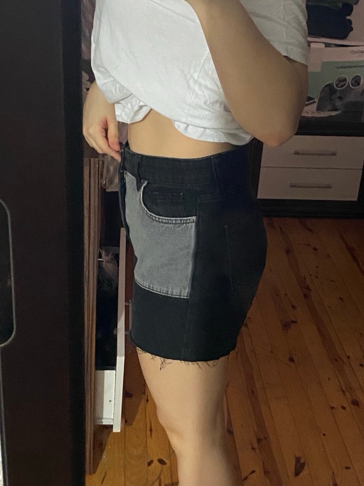 Gri Siyah Kemer Detaylı Denim Midi Şort - Görsel 3