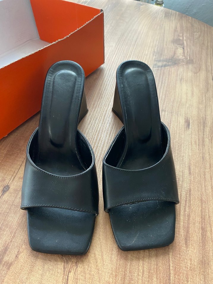 Siyah Tokalı Topuklu Kadın Terlik - Görsel 2