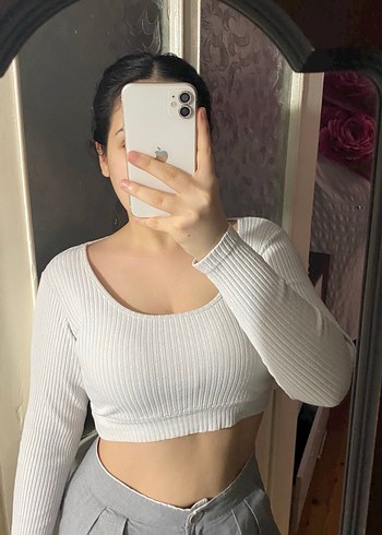 Beyaz Uzun Kollu Crop Top - Görsel 2
