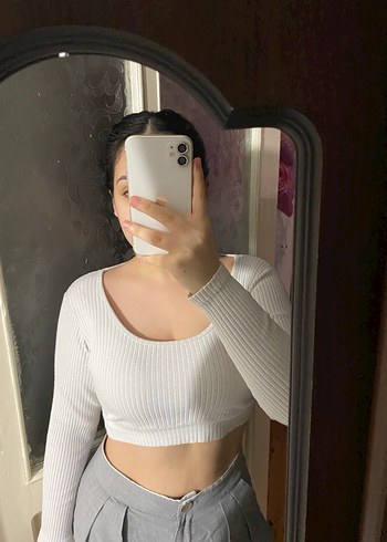 Beyaz Uzun Kollu Crop Top - Görsel 3