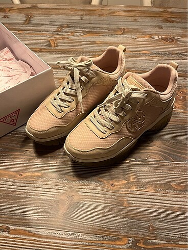 Guess sneaker