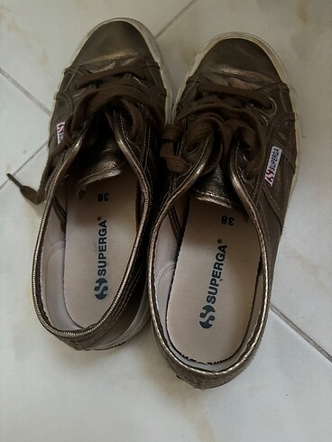 38 Beden Superga