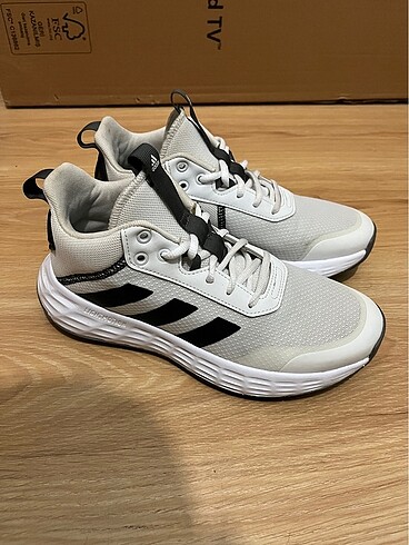 Adidas spor ayakkabısı