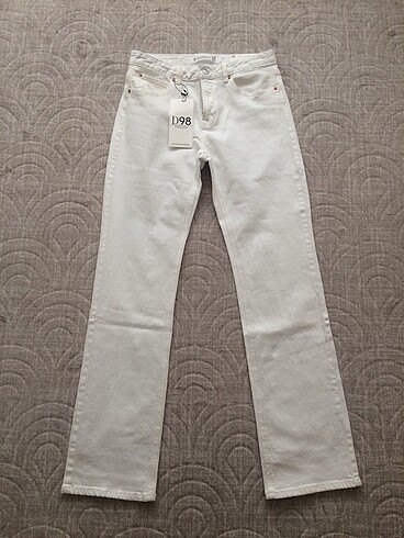 Stradivarius D98 beyaz jean
