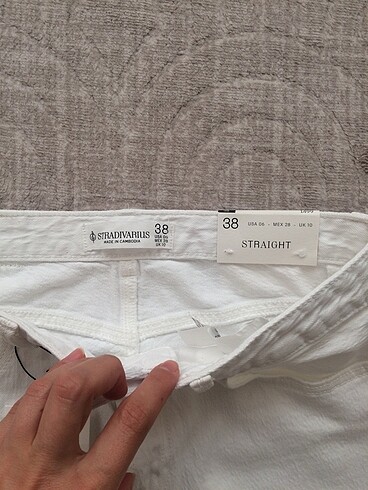 38 Beden Stradivarius D98 beyaz jean